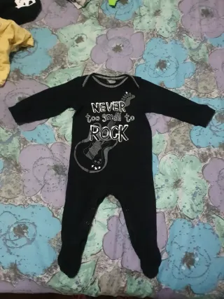 Pijama bebé Never too small to Rock 4/6 meses