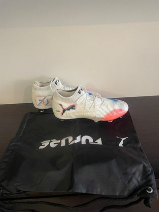 Botas de fútbol Puma y mochila