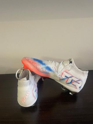 Botas de fútbol Puma y mochila