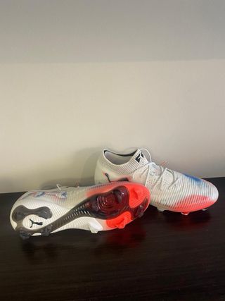 Botas de fútbol Puma y mochila
