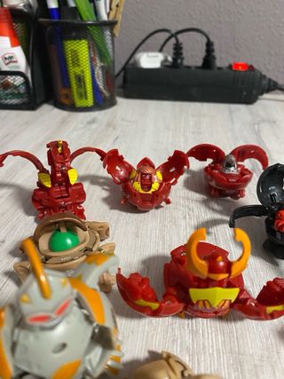 Lote Bakugan y accesorios