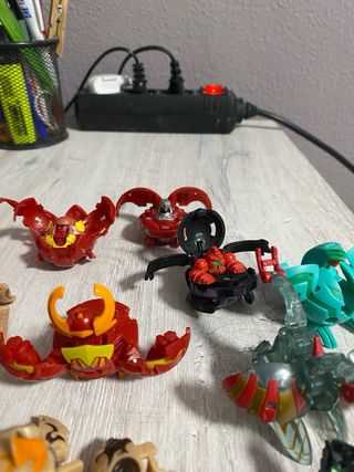 Lote Bakugan y accesorios
