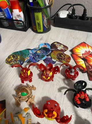 Lote Bakugan y accesorios