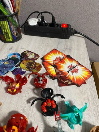 Lote Bakugan y accesorios