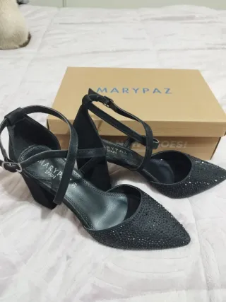 Zapatos de tacón negros con brillos Marypaz