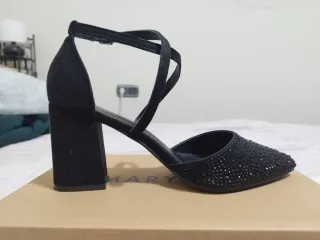 Zapatos de tacón negros con brillos Marypaz
