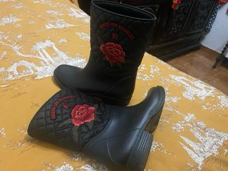 Botas de lluvia Guess negras.