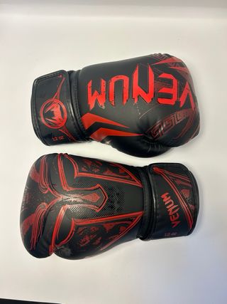Guantes de Boxeo Venum Gladiator Negros y Rojos