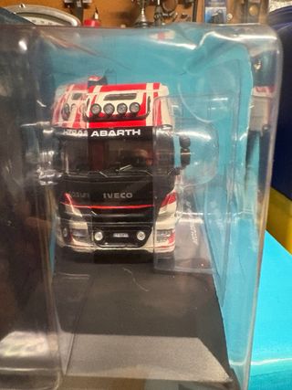 Lote 2 camiones americanos, escala uno 43