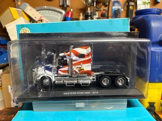 Lote 2 camiones americanos, escala uno 43