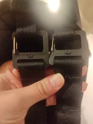 Mochila Adidas negra acolchada