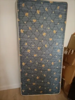 Somier y Colchón,  era de una cama infantil nido.