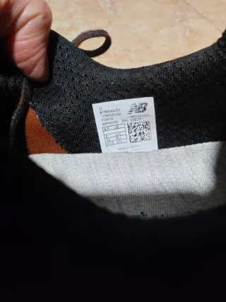 New Balance More v3 Trail Marrón Naranja