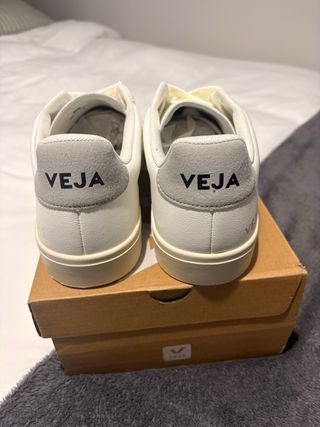 Zapatillas Veja Campo Blancas y Grises Nuevas