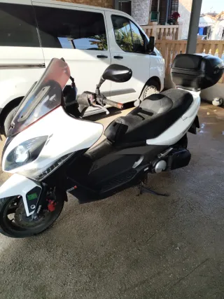Moto Kymco 500 ABS como nueva