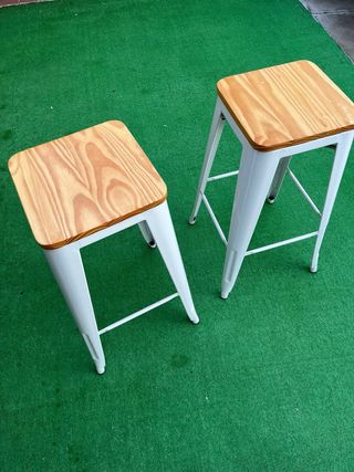 Taburetes altos madera y metal. Precio es x los 2