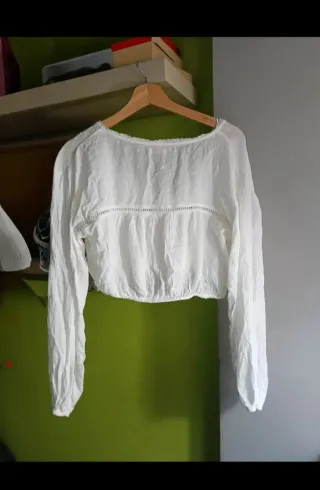 Blusa blanca crop top manga larga
