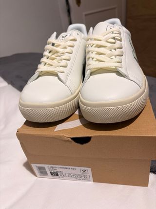 Zapatillas Veja Campo Blancas y Verdes Nuevas