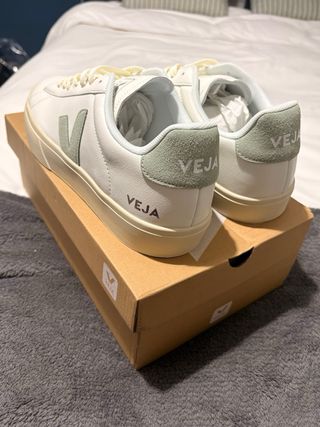 Zapatillas Veja Campo Blancas y Verdes Nuevas