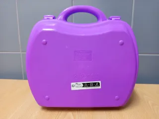 Mala com peças de construção coloridas