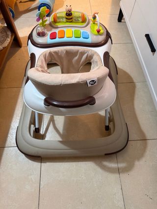 Andador bebé con juguetes