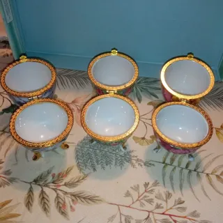 Uova di porcellana con oro dipinte a mano