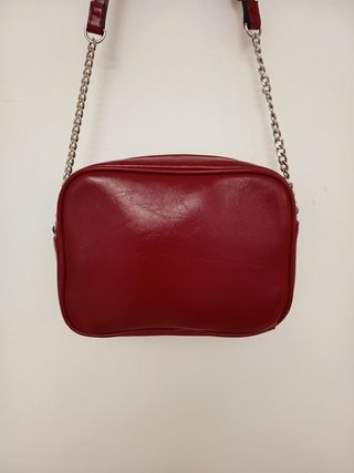 Bolso rojo acolchado con cadena