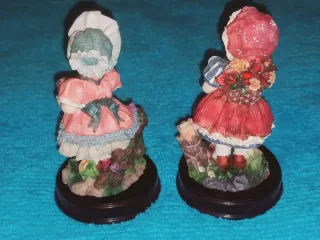 Duas bonecas em cerâmica