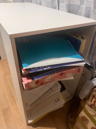 Escritorio blanco y gris