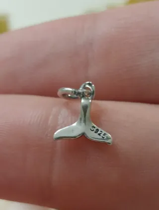 Mini colgante cola de ballena plata de ley
