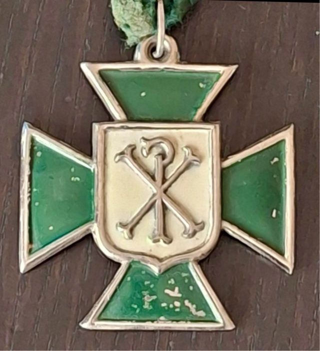 Emblema grande de Acción Católica Española, Franco