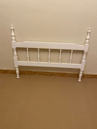 Cabecero de cama blanco de madera
