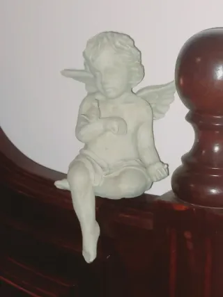 Par de Anjos Decorativos em cerâmica