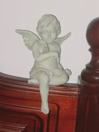 Par de Anjos Decorativos em cerâmica