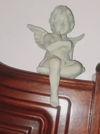 Par de Anjos Decorativos em cerâmica