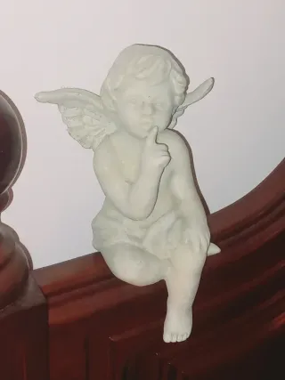 Par de Anjos Decorativos em cerâmica