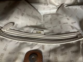 Bolso DKNY shopper monograma marrón