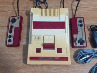 Consola Famicom con AV