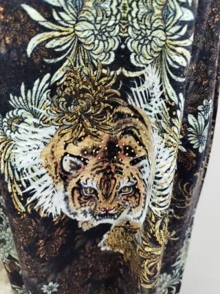 Vestido largo estampado animal print.  Custo