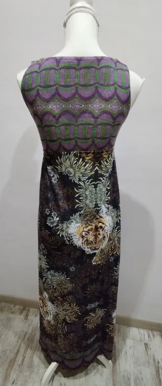 Vestido largo estampado animal print.  Custo