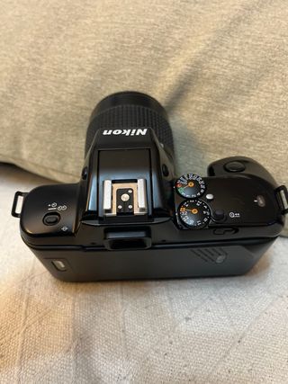 Cámara reflex Nikon F-401x + Objetivo