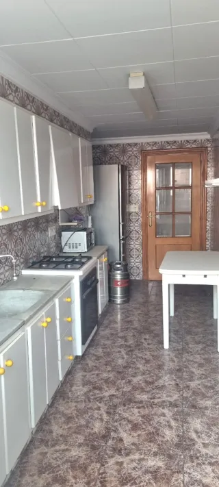 Edificio de tres pisos