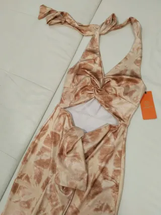 Vestido largo beige y marrón con abertura