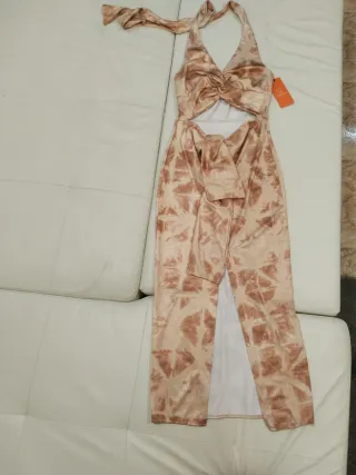 Vestido largo beige y marrón con abertura