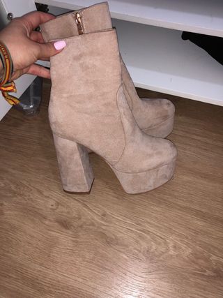 Botines negros y beige de tacón plataforma