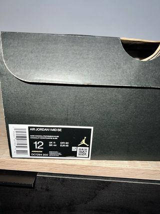 Zapatillas Air Jordan 1 Mid Marrón y Negro