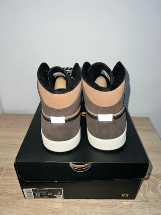 Zapatillas Air Jordan 1 Mid Marrón y Negro