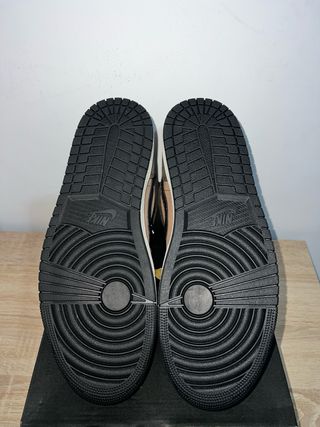 Zapatillas Air Jordan 1 Mid Marrón y Negro