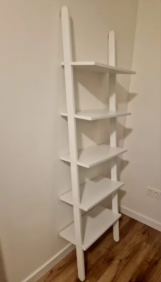 Estantería blanca de madera