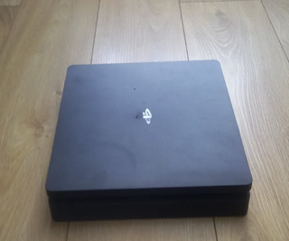 PS4 Slim 500GB Nero v12.00, in perfette condizioni